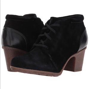 Clark’s Sashlin Sue ankle booties